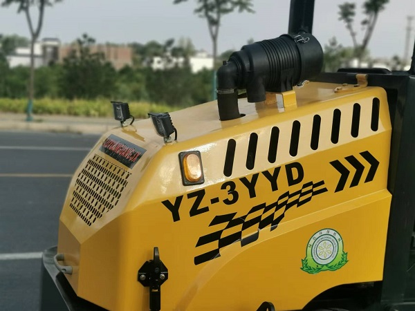 壓路機(jī)有哪些種類(lèi)？路源廣告訴你